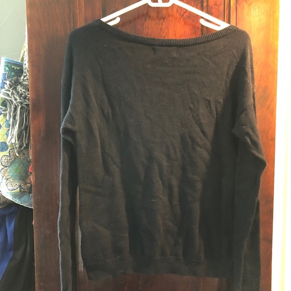 Hollister sweater size small - Picture 2 of 3
